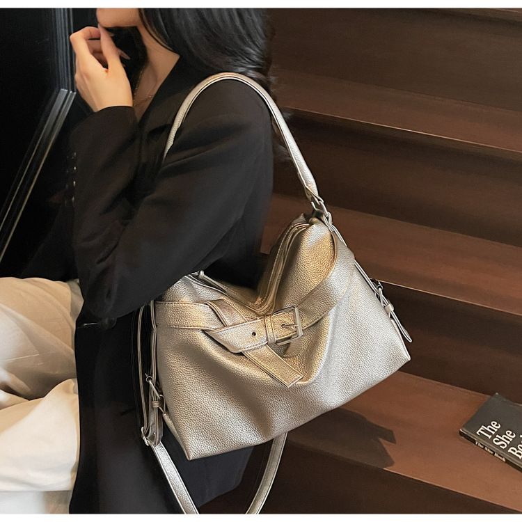 Sac fourre-tout tendance pour femme, grande capacité, en PU souple, avec fermeture éclair, pour un usage quotidien, disponible en noir, beige, marron et argent._voghion.com