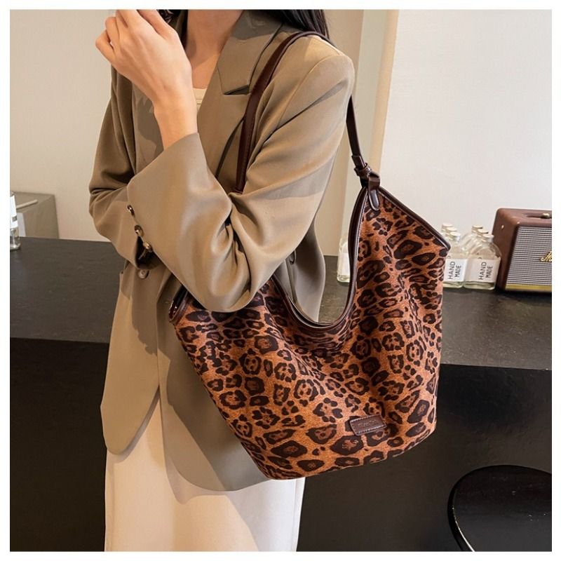 Bolso de hombro retro con estampado de leopardo para mujer, moderno bolso de mano con cremallera metálica para viajes de otoño en Europa y América._voghion.com