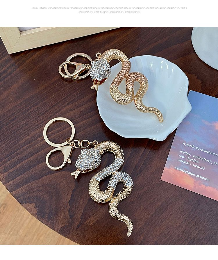 Portachiavi con ciondolo per borsa da donna, accessorio regalo, con auto e serpente tempestata di diamanti, simbolo dei dodici segni zodiacali_voghion.com