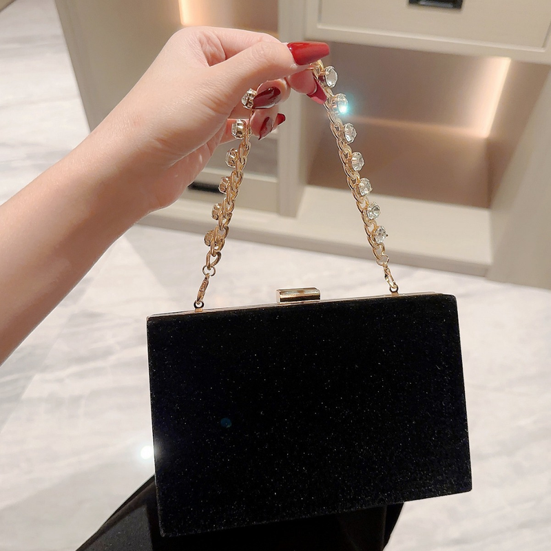 Borsa da sera piccola quadrata in velluto nero con catena di strass in stile francese_voghion.com