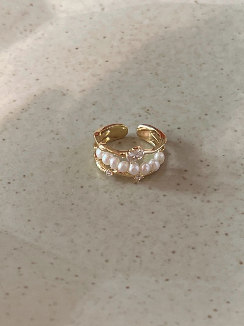 A Unique Shell Pearl Decorative Ring With Luxurious And High-end Design For Women, Featuring A Western Style. 2024 New_voghion.com