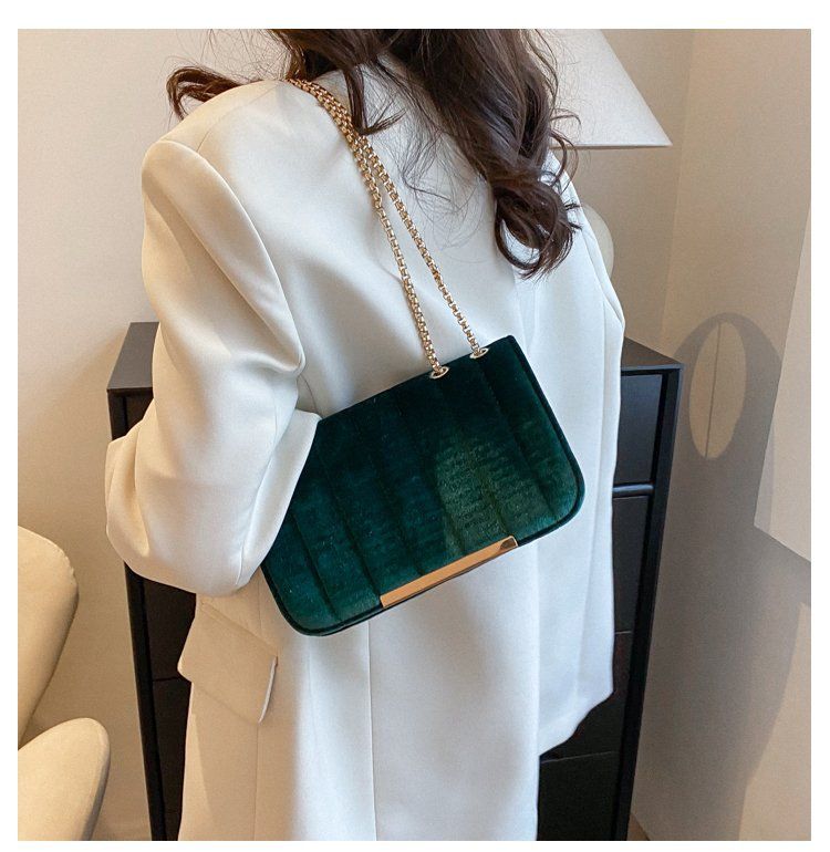 Trendy Gold Samt Kette für Frauen 2024 Neue modische vielseitige kleine Quadrat mit Diamant Gitter Stickgarn_voghion.com