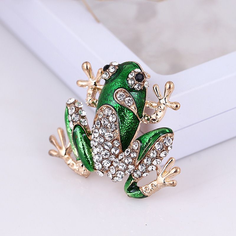 Versione coreana del nuovo spilla a forma di rana con diamanti pieni di smalto a goccia di olio verde, accessorio per abbigliamento, accessorio per abbigliamento_voghion.com