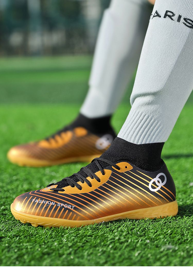 Nahtlos fléien gewéckelt Fussballschong Männer a Fraen High Top Studenten Training Match Spike Crushing Shoes_voghion.com