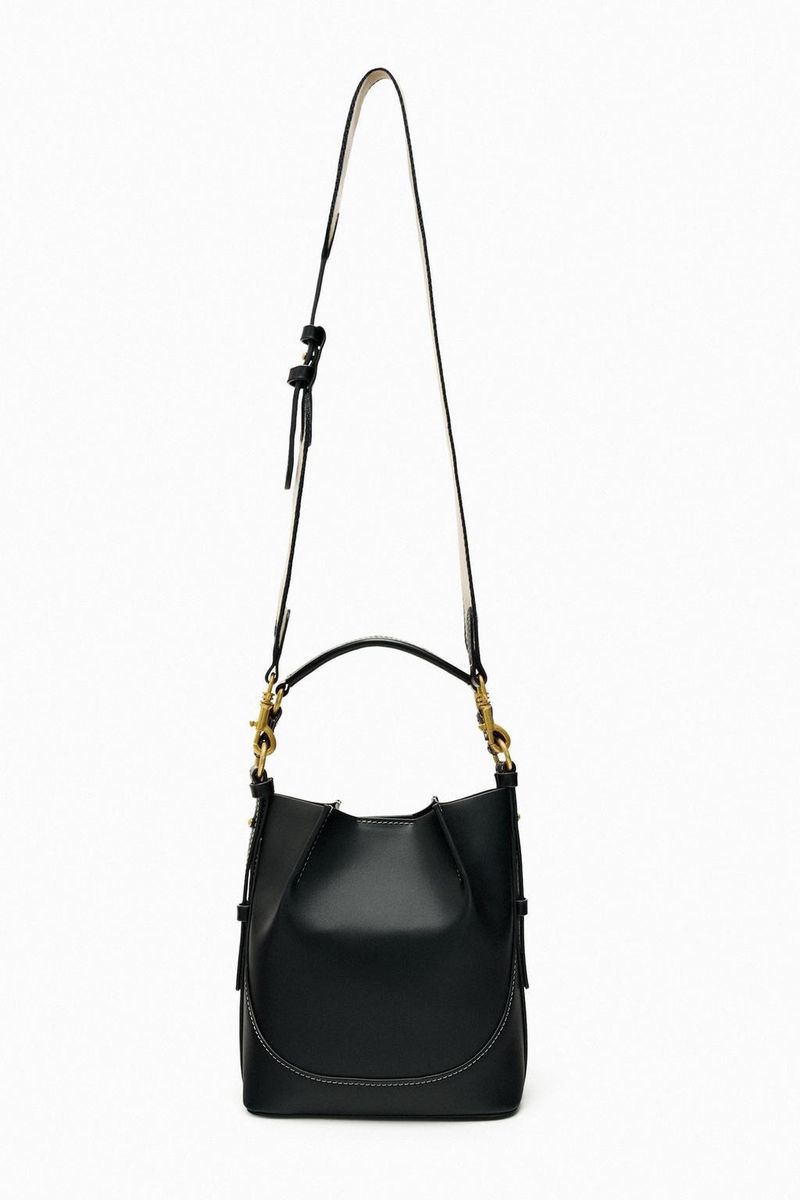 Z foreign trade cross border women's 2024 new large capacity wide shoulder strap one shoulder hand held drawstring hand held crossbody bucket bag_voghion.com