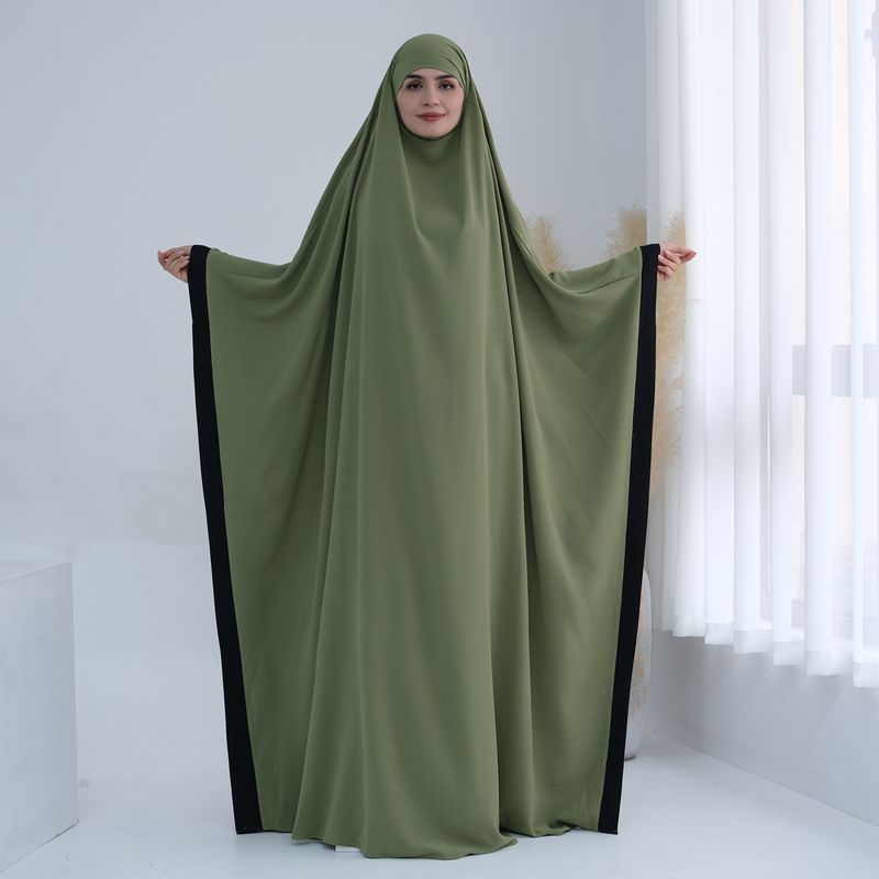 Abito coordinato con i colori dell'abbigliamento femminile_voghion.com
