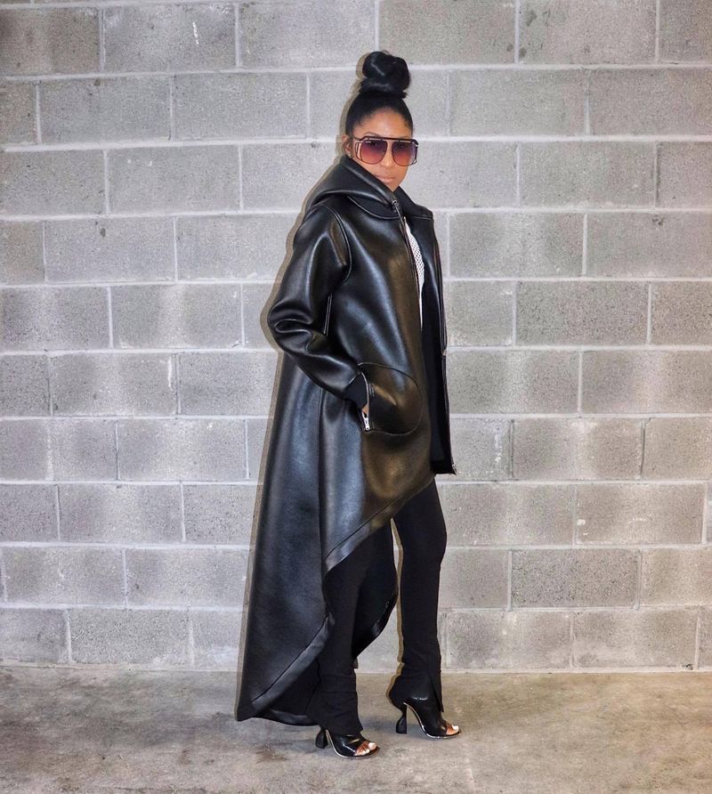 D8648 Autumn Winter New Women's Thickened PU Sleeve Hooded Drawstring Front Short Back Long Cape Coat_voghion.com
