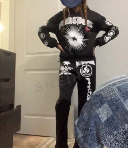 Conjunto de sudadera y pantalón de calle para hombre: conjunto con estampado gráfico de hip hop, jersey informal unisex con joggers a juego, estampado de letras moderno._voghion.com