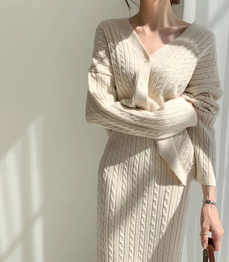 Dámské oblečení elegantní plátěný svetr s výstřihem do V + pouzdrová sukně s vysokým pasem_voghion.com