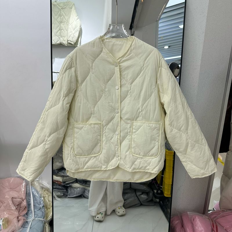 2024 Winter New Korean Edition Lightweight Warm Fashion Short Down Jacket Women's Diamond Grid Small Man_voghion.com