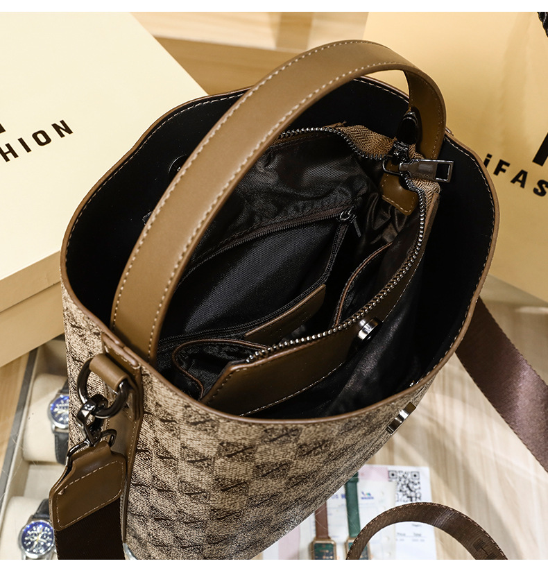 Women's Bags 2024 New Large-capacity Bucket Bag Fashion Popular Handheld Shoulder Bag Versatile Texture Diagonal Cross Bag Tide_voghion.com