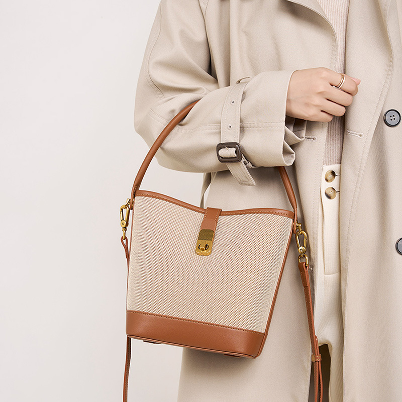 Borsa a tracolla singola intrecciata Niche Bucket Commuter 2025, nuova borsa a tracolla versatile di alta gamma da donna_voghion.com