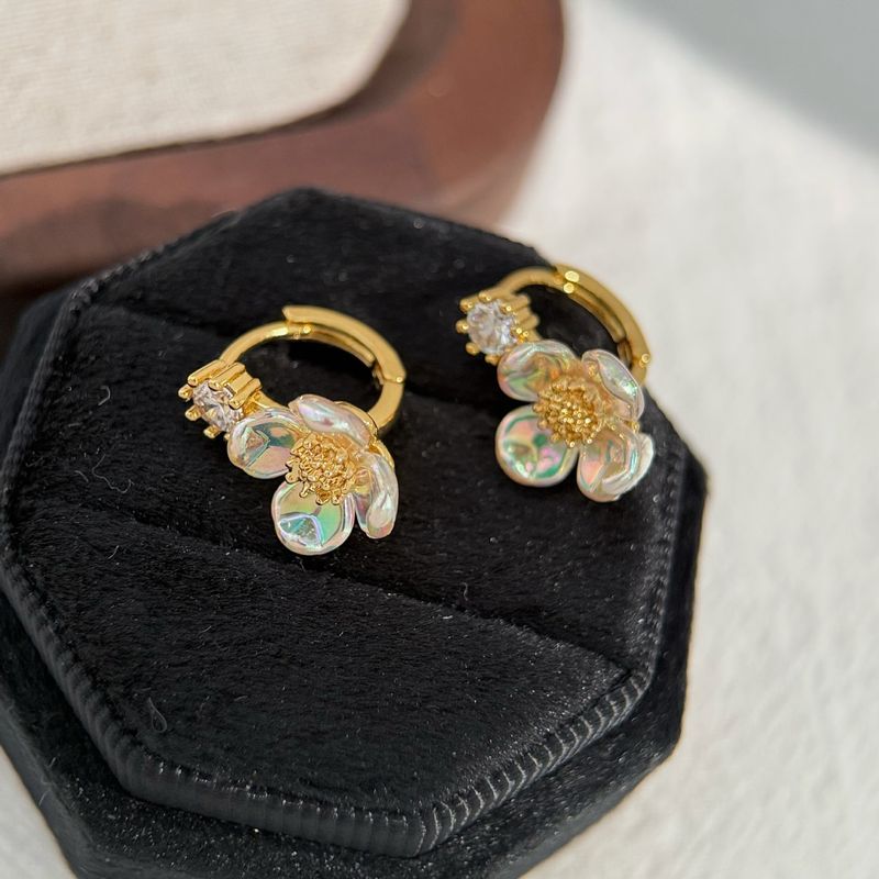 Eleganti e sofisticati fiori trasparenti per le donne nel 2025, nuovi orecchini a forma di camelia, orecchini leggeri, lussuosi e versatili_voghion.com