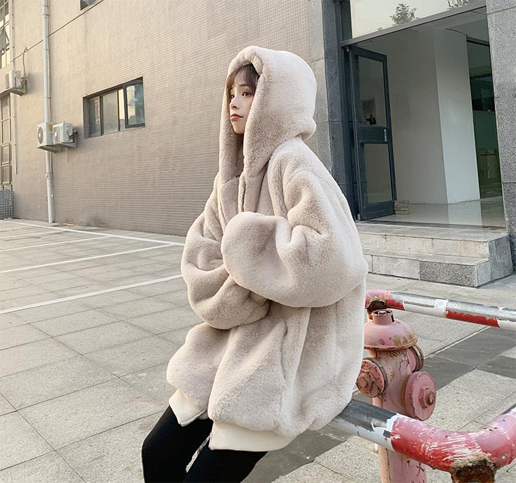 Giacca da donna in pelliccia sintetica di coniglio autunno e inverno 2023 nuova giacca in peluche da donna con cappuccio sciolto imbottito in cotone spesso_voghion.com