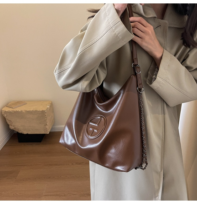 2024 Light Luxury Creative Women's New Cool And Trendy Saddle Bag Fashion Large Capacity Shoulder Bag Solid Color Handbag_voghion.com