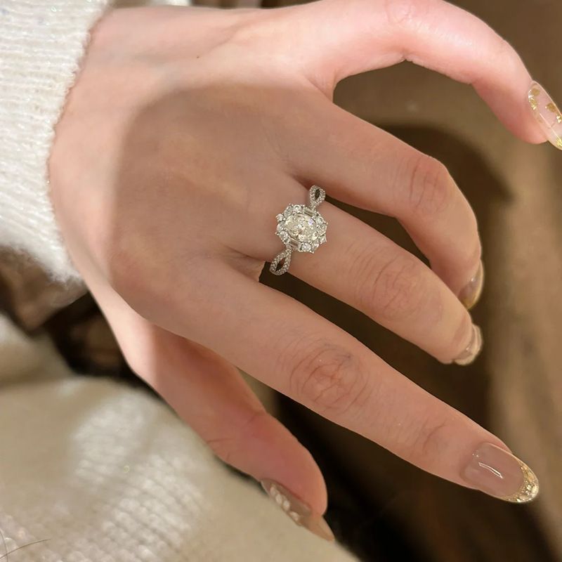 Sparkling Moissanite With Crushed Brick For Women, Luxurious High-End Feel, Pigeon Egg Niche Design, Elegant And_voghion.com