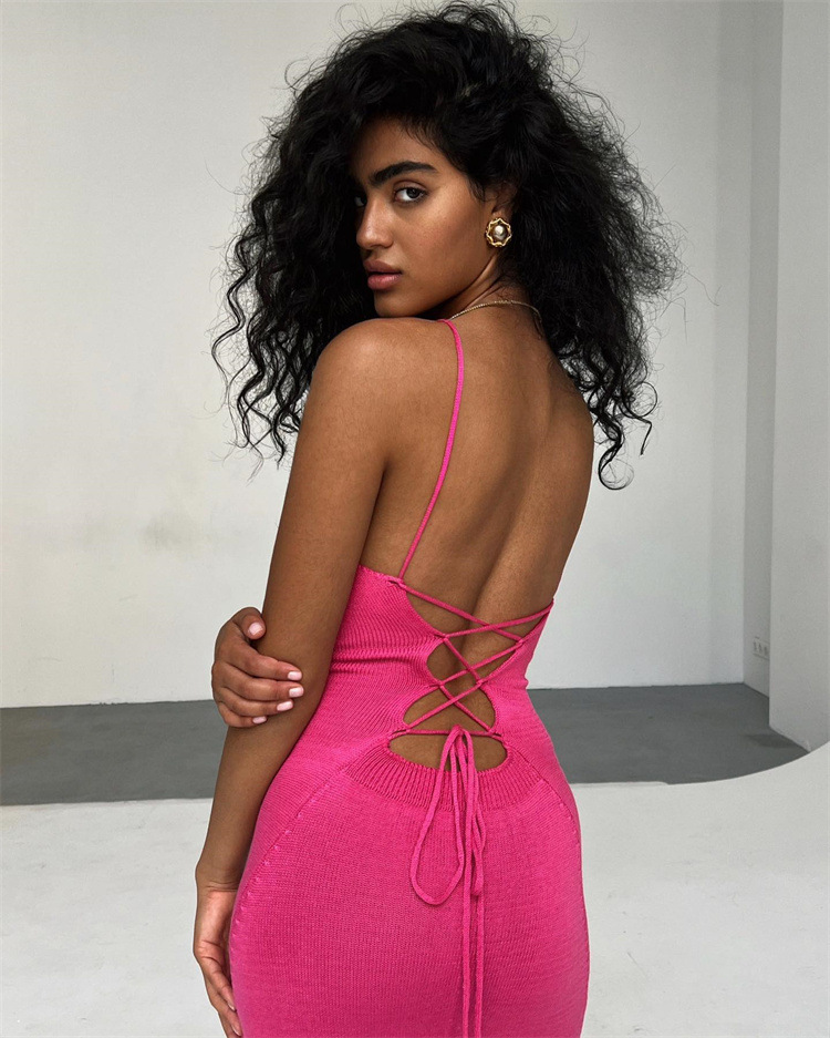 Sexy mittellanges, tailliertes Strickkleid mit Strapsen_voghion.com