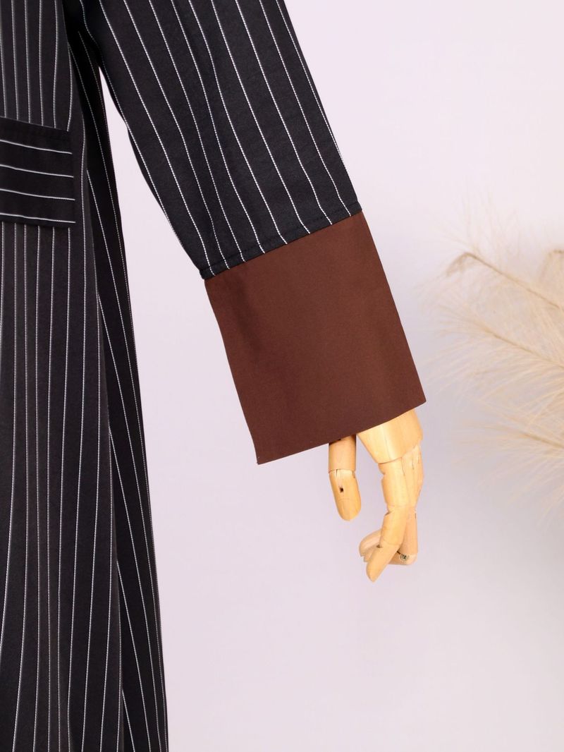 Damenbekleidung Elegantes gestreiftes Abaya-Kleid – schlichter langärmliger Kaftan mit Knopfleiste vorne für Arbeit und Reisen_voghion.com