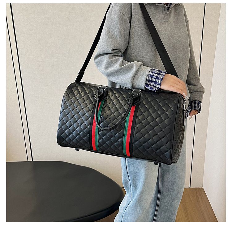 Borsone da viaggio in PU resistente con design impermeabile, grande capacità 20-35 litri, elegante borsa a tracolla multiuso per palestra, viaggi del fine settimana_voghion.com