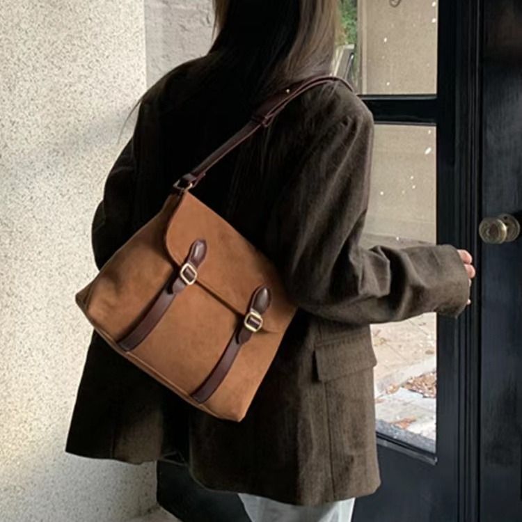 Nuova versione coreana 2025, stile Ins, design di nicchia, borsa a tracolla singola in pelle scamosciata opaca per donna alla moda_voghion.com