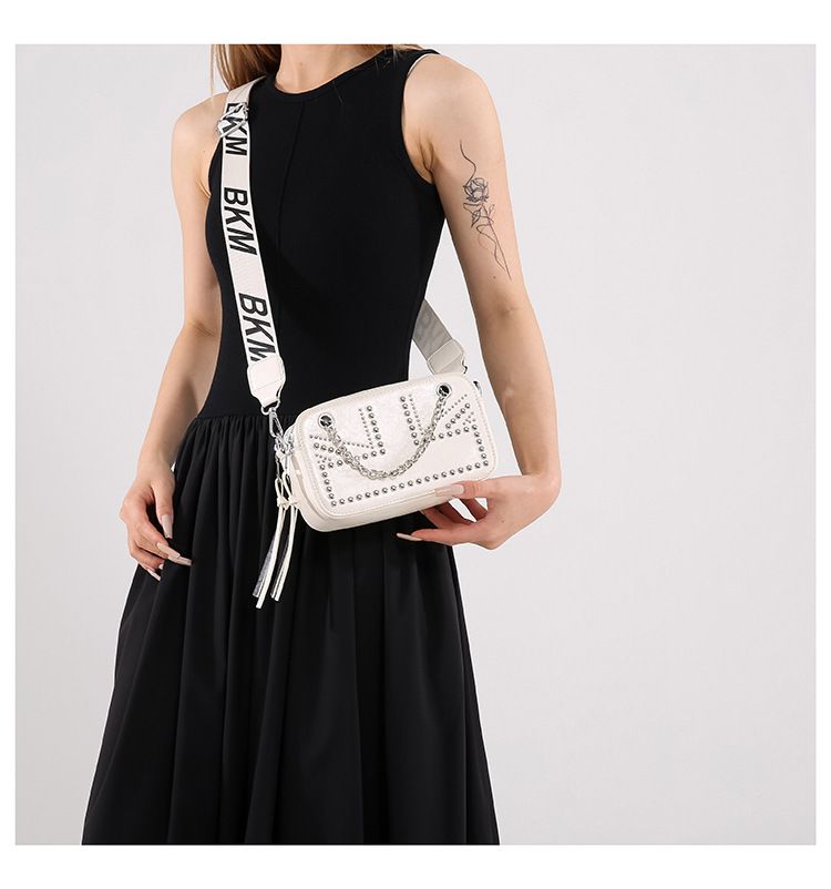 Sac à bandoulière à rivets personnalisé pour femme, nouvelle conception de niche d'été 2024, sac à bandoulière tendance_voghion.com