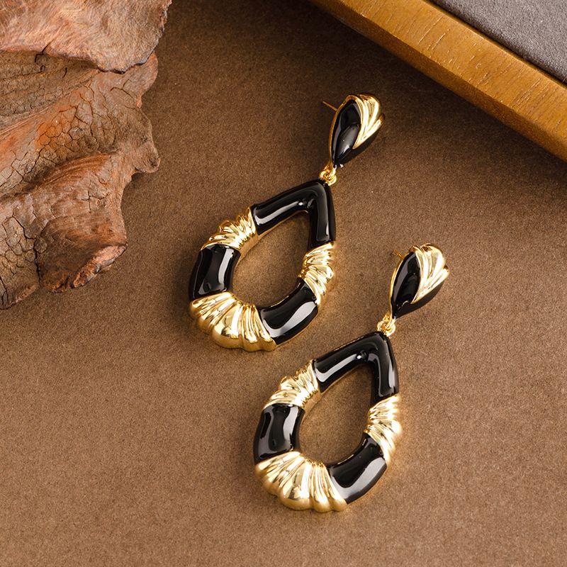 Elegante e lussuoso, stile antico, smalto a goccia, a forma di goccia cava, per donne con un temperamento di nicchia, di alta qualità._voghion.com