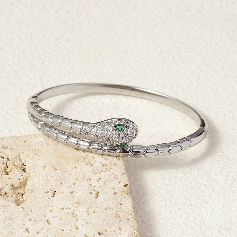 Zirconia Inlaid Green Eye Snake Copper Plated Clasp Bracelet High-End Minimalist Style Jewelry_voghion.com