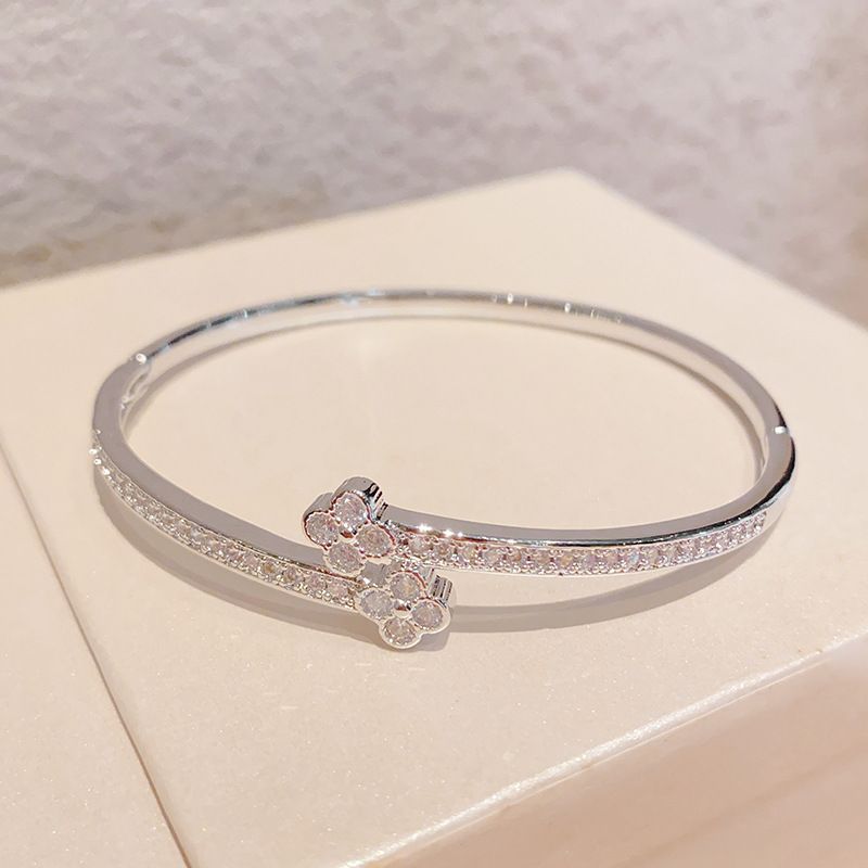 Elegant Four-Leaf Clover Bracelet With Zirconia Stones, Adjustable Square Clasp, Fashionable Boho Chic Jewelry For Women_voghion.com