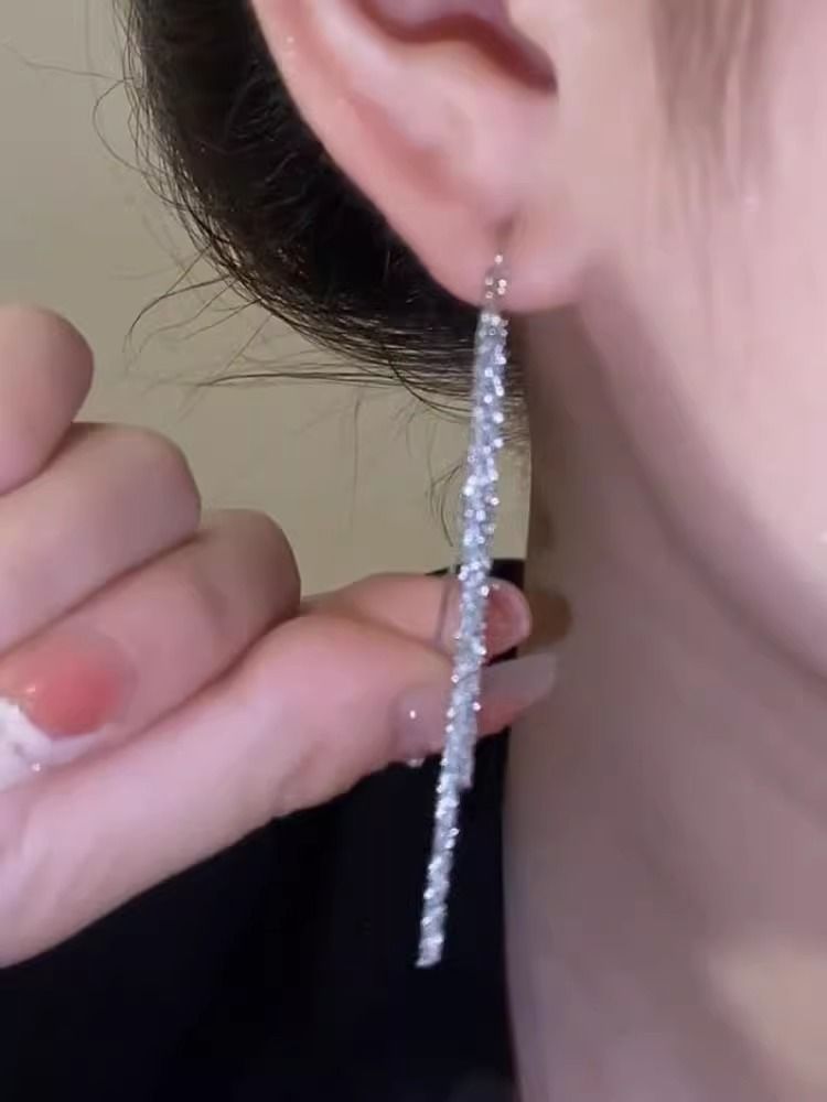 Silver ear line temperament long Galaxy tassel fashionable niche design high-end versatile new earrings_voghion.com