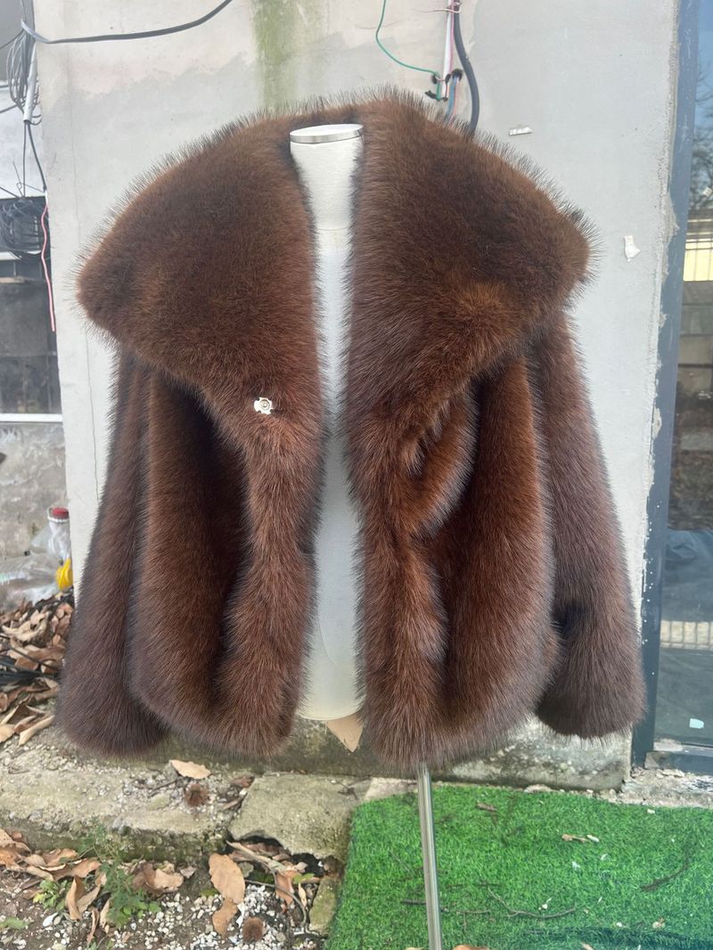 Cappotto in pelliccia sintetica di volpe per donna - Giacca invernale di media lunghezza con risvolto oversize, colore sfumato alla moda, stile street_voghion.com