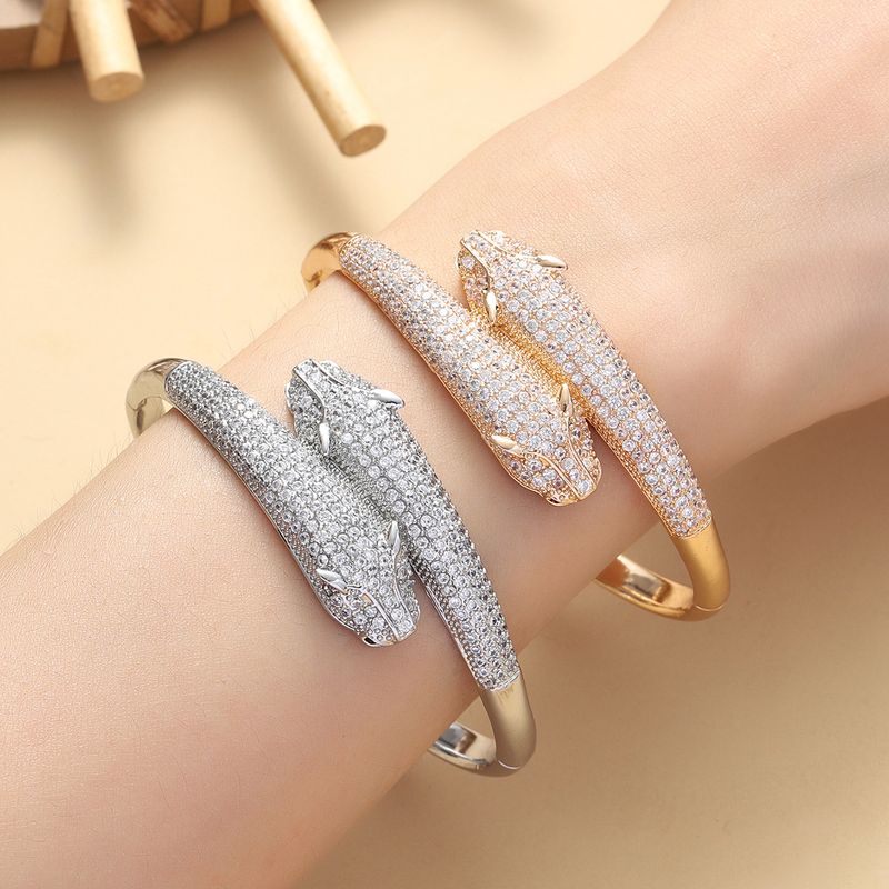 Hohe Version Schwere Handwerk Zirkon Intarsien Doppel-Headed Leopard Armband Licht Luxus High-End-Design Offene Armreif Heißer verkauf_voghion.com