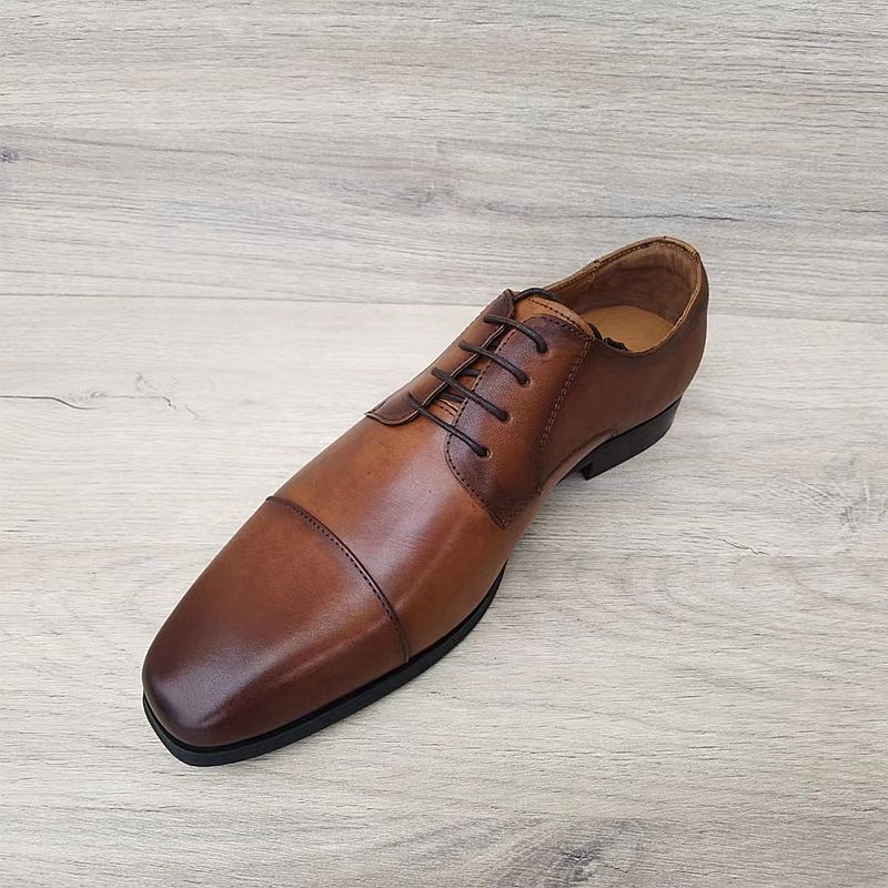 Handgefertigte Business-Derby-Schuhe aus poliertem Leder mit spitzer Spitze_voghion.com