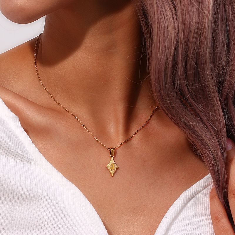 CELESTIALUMINA Collier rétro simple et léger, luxueux et polyvalent, avec pendentif en pierre œil de chat artificielle en forme de cœur à quatre coins_voghion.com