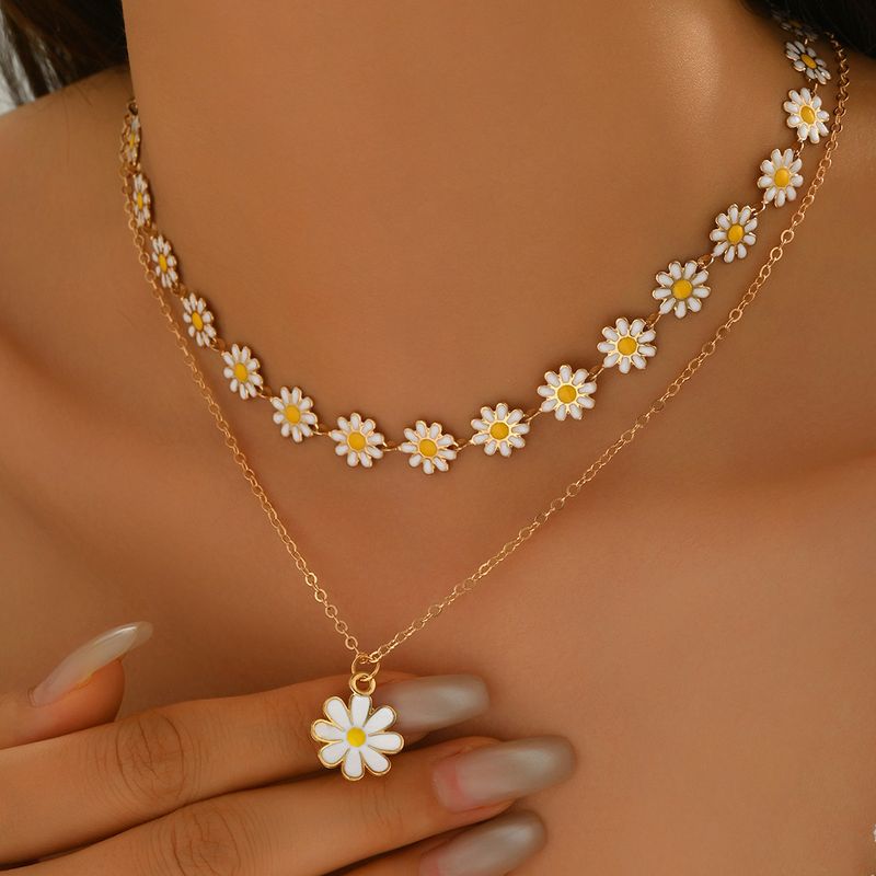 New Necklace Fresh Style Small Daisy Pendant Niche Fashion Trend Multi-layer Collarbone Chain_voghion.com