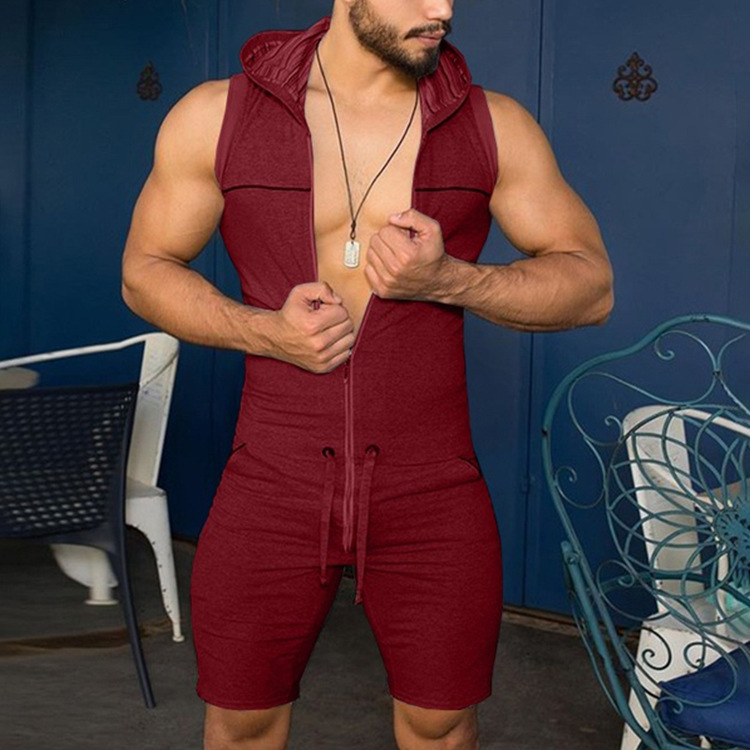 Herrenbekleidung Männer tragen einen sexy Strampler über einem Kapuzenpullover, lässiger Sport-Strampler_voghion.com