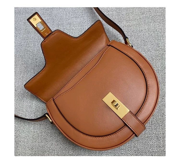 Sella a forma di T 2024 Nuova moda singola spalla diagonale a cavallo borsa in pelle da donna casual a metà giro tenuta in mano_voghion.com