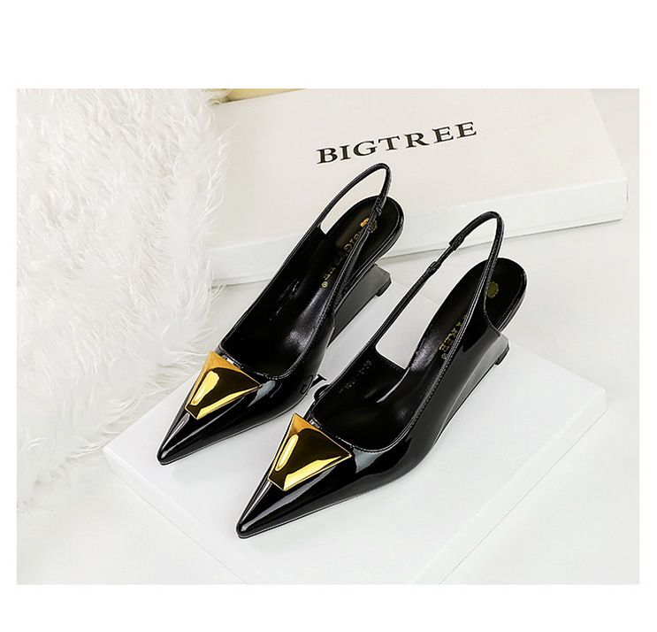1097-K55 Stil Damenschuhe mit hohen schrägen Absätzen, Lackleder ausgehöhlten Rückenriemen, flacher Mund spitz_voghion.com