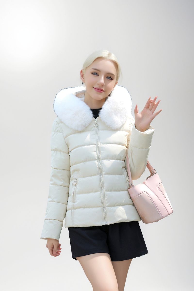 Giacca invernale da donna con grande collo in pelliccia, nuovo stile corto 2024, vestibilità slim fit, in cotone spesso_voghion.com