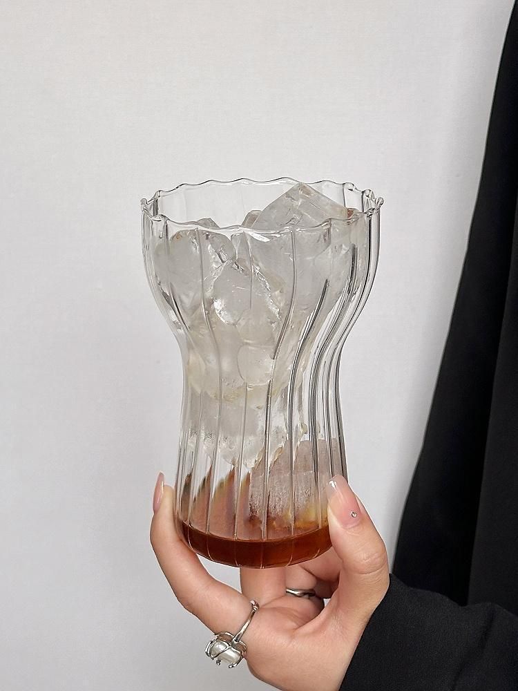 Tazza alta trasparente per infusione a freddo con nicchia per acqua in vetro a strisce verticali irregolari INS Coffee di alto valore_voghion.com