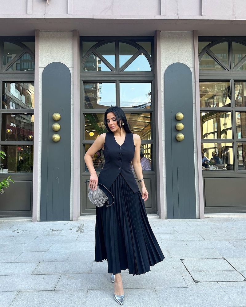 Vêtements pour femmes Costumes pour femmes Gilet sans manches d'été Fente Couleur unie Grande jupe plissée à volants Vêtements pour femmes Deux pièces Été_voghion.com