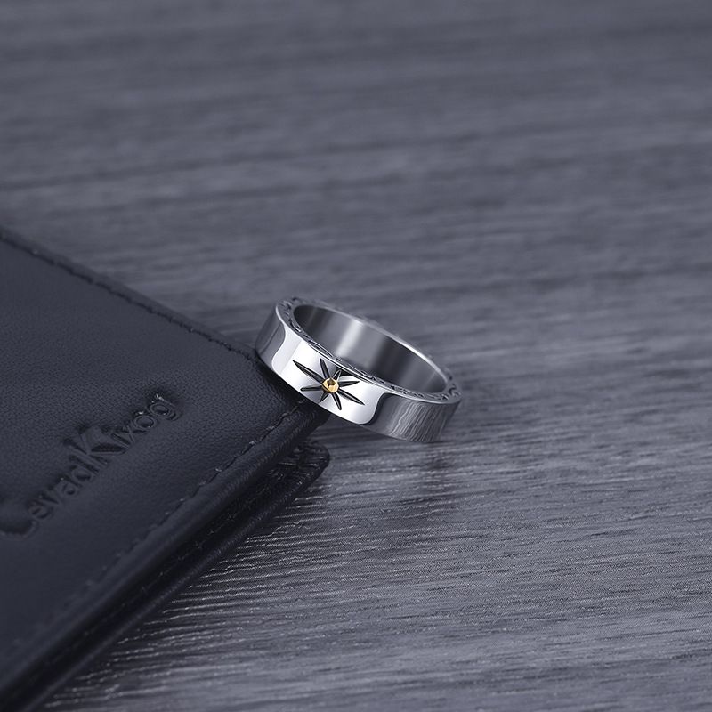 Anello da uomo in acciaio al titanio con stella - Gioiello in acciaio inossidabile con finitura lucida e design geometrico - Taglie dalla 7 alla 11_voghion.com