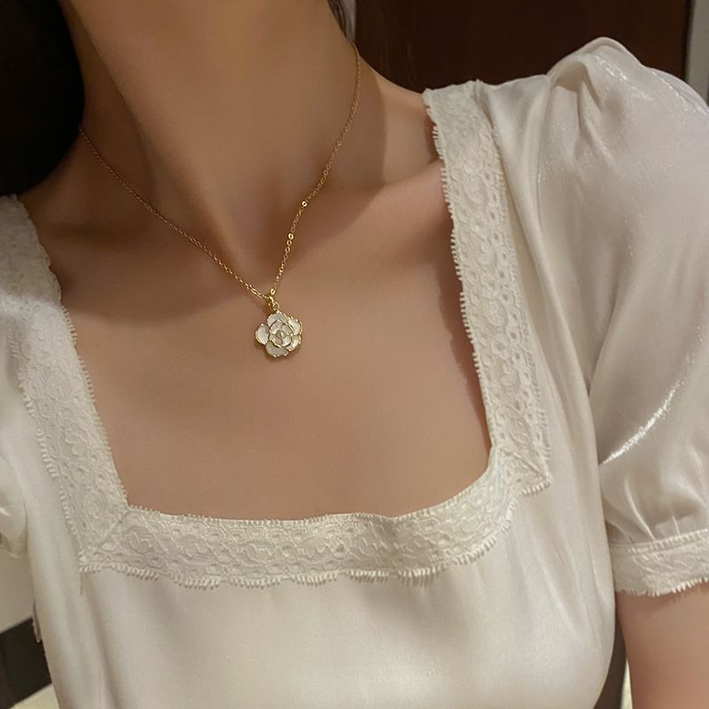 Pronta consegna francese romantico elegante bianco smalto camelia wer collana pendente 2024 accessori di gioielli di moda da donna per ragazze_voghion.com