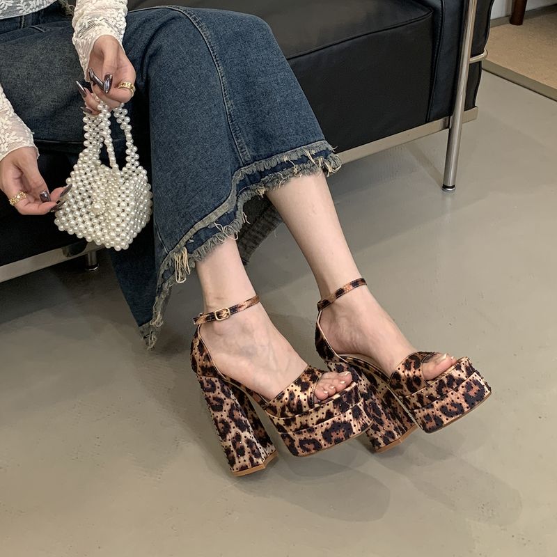 Open teen sandalen 2025 lente en zomer nieuwe dikke hak multifunctionele sexy catwalk professionele schoenen_voghion.com