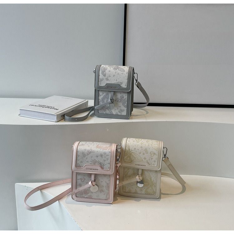 Niche Design Embroidered 2024 New Women's Fashion One Shoulder Crossbody Versatile Popular Small Square Bag_voghion.com
