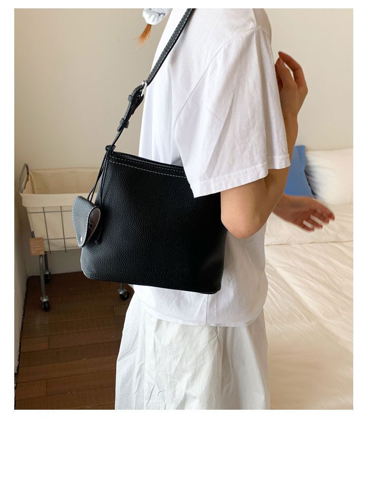 Borsa a secchiello semplice da portare a mano in stile coreano per le donne 2025, nuova nicchia versatile casual, trama litchi, spalla singola_voghion.com
