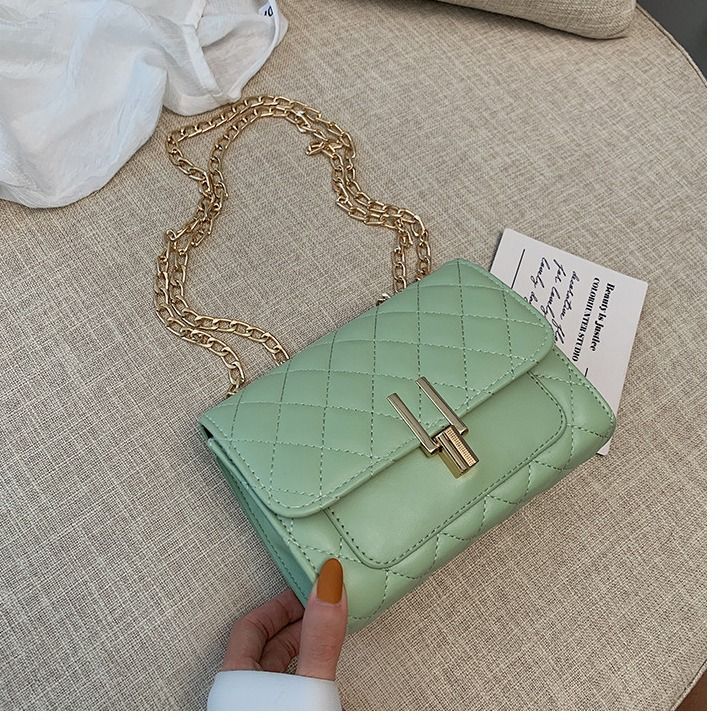 Borsa a tracolla quadrata piccola con catena ricamata e trapuntata da donna, 2020_voghion.com