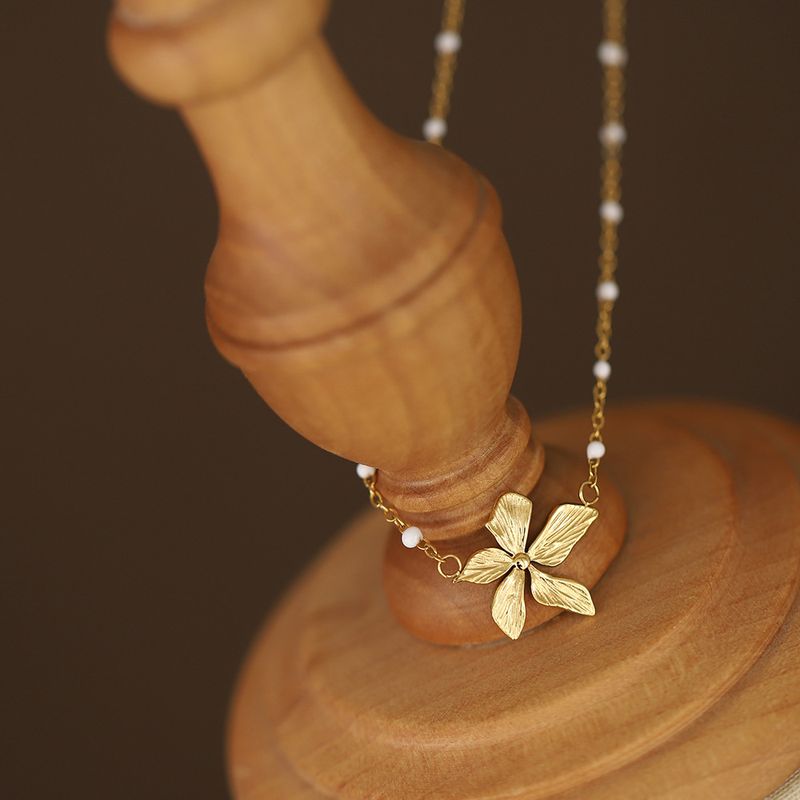 Bijeli perlični lanac s laticama privjesak od nehrđajućeg čelika šik ogrlica za žene modni zlatni privjesci nakit bijoux femme_voghion.com