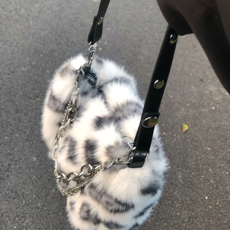 Borsa sotto le ascelle avanzata in peluche a tracolla con cuscino nuova moda Insider 2021 per donna piccola autunno e inverno_voghion.com