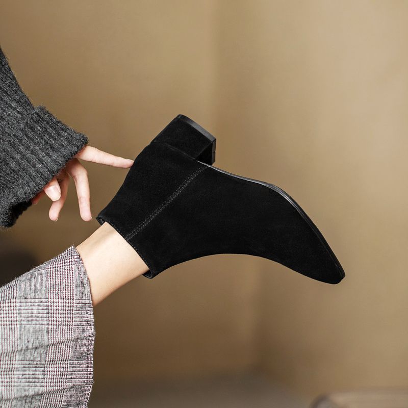 Pointed Toe All-Matching Black Matte Suede Mid Heel Boots_voghion.com