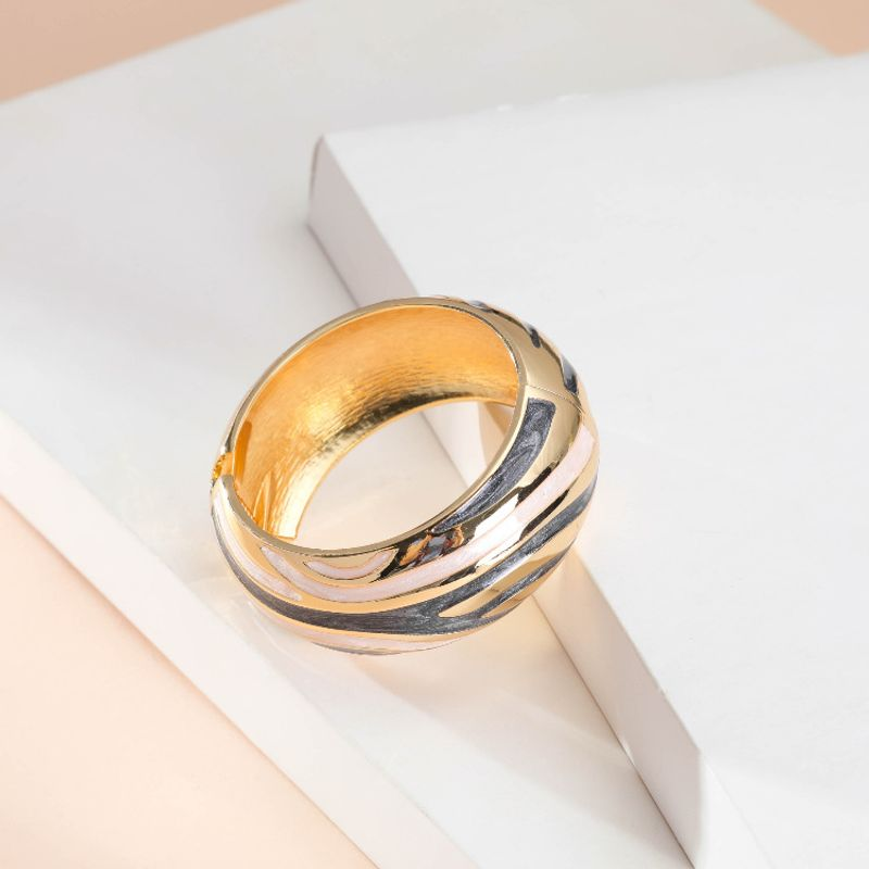 Hot Fashion Retro Gold W Elegant Ladies Drop Oil Patchwork Hand Accessories Bracelet_voghion.com